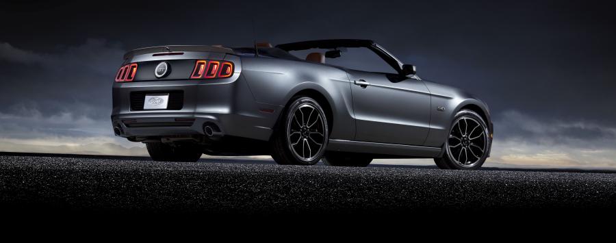  Ford Mustang GT 2013 года  (фото 28 из 58)